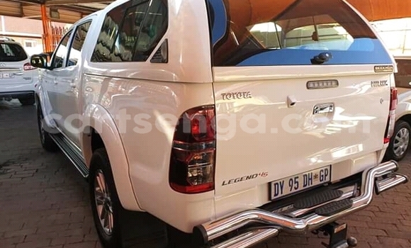 Buy Used Toyota Hilux White Car in Ezulwini in Hhohho Buy Used Toyota Hilux White Car in Ezulwini in Hhohho