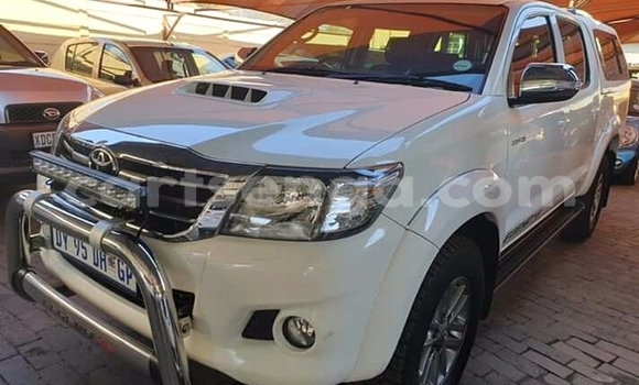 Buy Used Toyota Hilux White Car in Ezulwini in Hhohho Buy Used Toyota Hilux White Car in Ezulwini in Hhohho