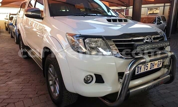 Buy Used Toyota Hilux White Car in Ezulwini in Hhohho Buy Used Toyota Hilux White Car in Ezulwini in Hhohho