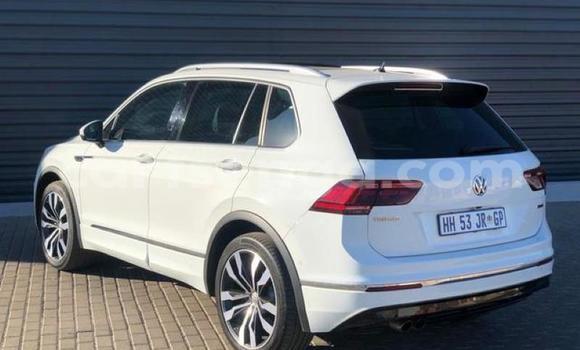 Buy Used Volkswagen Tiguan White Car in Bhunya in Manzini Buy Used Volkswagen Tiguan White Car in Bhunya in Manzini