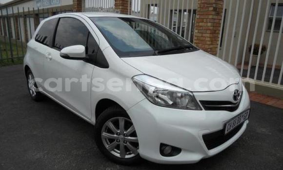 Nunua Ilio tumika Toyota Yaris White Gari ndani ya Manzini nchini Manzini Nunua Ilio tumika Toyota Yaris White Gari ndani ya Manzini nchini Manzini