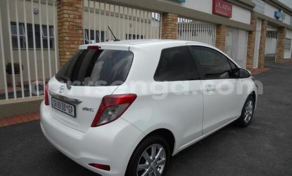 Nunua Ilio tumika Toyota Yaris White Gari ndani ya Manzini nchini Manzini Nunua Ilio tumika Toyota Yaris White Gari ndani ya Manzini nchini Manzini