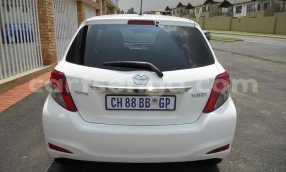 Nunua Ilio tumika Toyota Yaris White Gari ndani ya Manzini nchini Manzini Nunua Ilio tumika Toyota Yaris White Gari ndani ya Manzini nchini Manzini