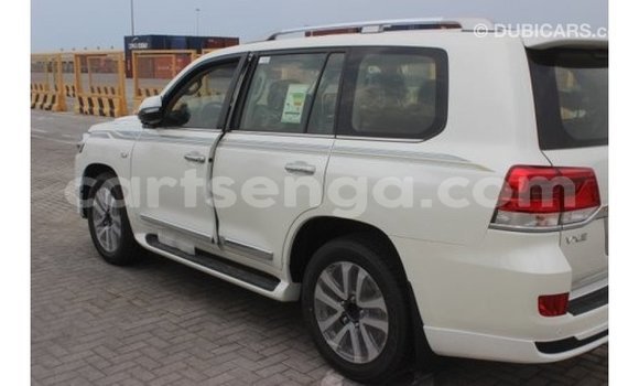 Nunua Imported Toyota Land Cruiser White Gari ndani ya Import - Dubai nchini Hhohho Nunua Imported Toyota Land Cruiser White Gari ndani ya Import - Dubai nchini Hhohho