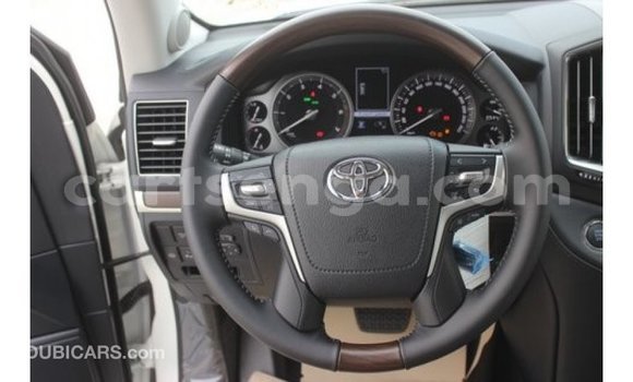 Nunua Imported Toyota Land Cruiser White Gari ndani ya Import - Dubai nchini Hhohho Nunua Imported Toyota Land Cruiser White Gari ndani ya Import - Dubai nchini Hhohho