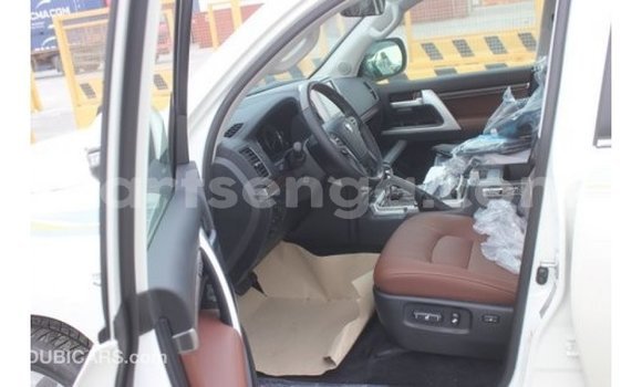 Nunua Imported Toyota Land Cruiser White Gari ndani ya Import - Dubai nchini Hhohho Nunua Imported Toyota Land Cruiser White Gari ndani ya Import - Dubai nchini Hhohho