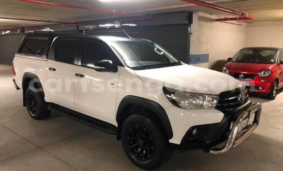 Nunua Ilio tumika Toyota Hilux White Gari ndani ya Manzini nchini Manzini Nunua Ilio tumika Toyota Hilux White Gari ndani ya Manzini nchini Manzini