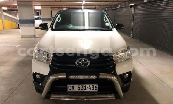 Nunua Ilio tumika Toyota Hilux White Gari ndani ya Manzini nchini Manzini Nunua Ilio tumika Toyota Hilux White Gari ndani ya Manzini nchini Manzini