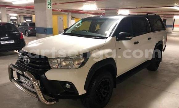 Nunua Ilio tumika Toyota Hilux White Gari ndani ya Manzini nchini Manzini Nunua Ilio tumika Toyota Hilux White Gari ndani ya Manzini nchini Manzini