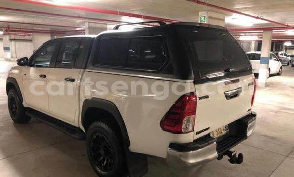 Nunua Ilio tumika Toyota Hilux White Gari ndani ya Manzini nchini Manzini Nunua Ilio tumika Toyota Hilux White Gari ndani ya Manzini nchini Manzini