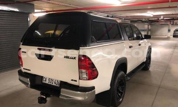 Nunua Ilio tumika Toyota Hilux White Gari ndani ya Manzini nchini Manzini Nunua Ilio tumika Toyota Hilux White Gari ndani ya Manzini nchini Manzini