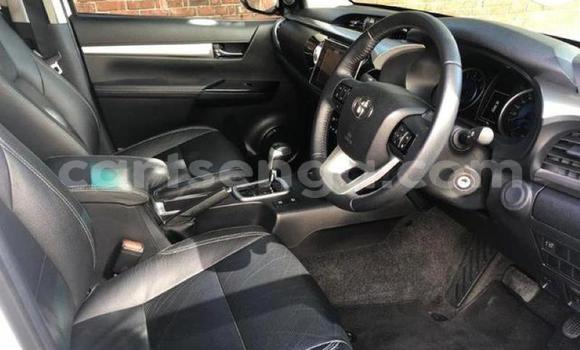 Nunua Ilio tumika Toyota Hilux White Gari ndani ya Manzini nchini Manzini Nunua Ilio tumika Toyota Hilux White Gari ndani ya Manzini nchini Manzini