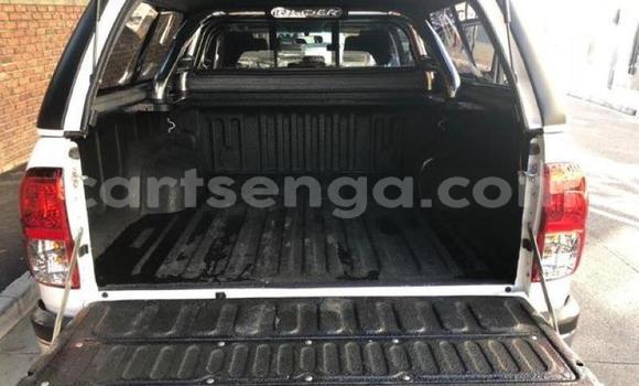 Nunua Ilio tumika Toyota Hilux White Gari ndani ya Manzini nchini Manzini Nunua Ilio tumika Toyota Hilux White Gari ndani ya Manzini nchini Manzini