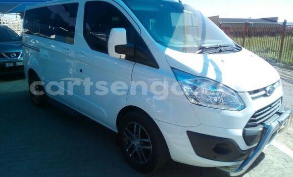 Nunua Ilio tumika Ford Tourneo Courier White Gari ndani ya Ezulwini nchini Hhohho Nunua Ilio tumika Ford Tourneo Courier White Gari ndani ya Ezulwini nchini Hhohho