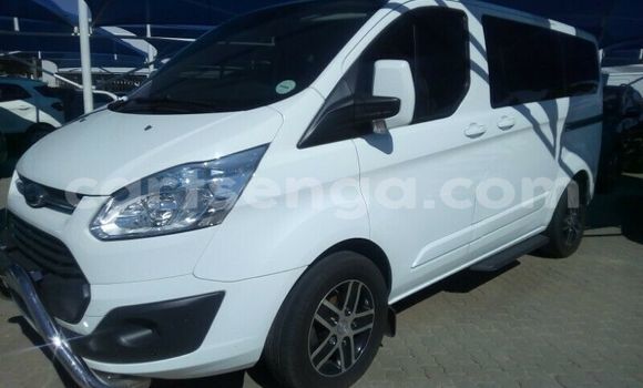 Nunua Ilio tumika Ford Tourneo Courier White Gari ndani ya Ezulwini nchini Hhohho Nunua Ilio tumika Ford Tourneo Courier White Gari ndani ya Ezulwini nchini Hhohho