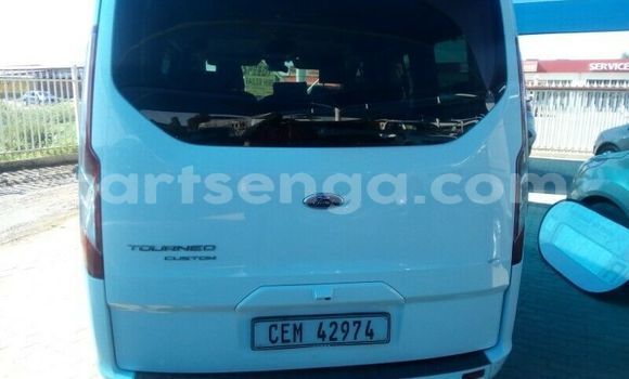 Nunua Ilio tumika Ford Tourneo Courier White Gari ndani ya Ezulwini nchini Hhohho Nunua Ilio tumika Ford Tourneo Courier White Gari ndani ya Ezulwini nchini Hhohho