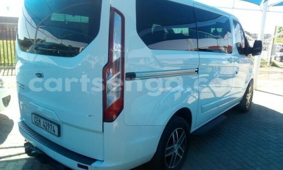 Nunua Ilio tumika Ford Tourneo Courier White Gari ndani ya Ezulwini nchini Hhohho Nunua Ilio tumika Ford Tourneo Courier White Gari ndani ya Ezulwini nchini Hhohho
