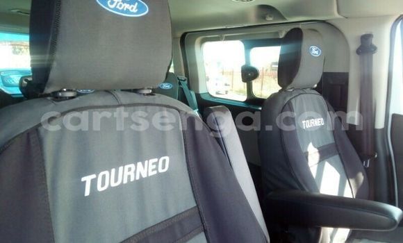 Nunua Ilio tumika Ford Tourneo Courier White Gari ndani ya Ezulwini nchini Hhohho Nunua Ilio tumika Ford Tourneo Courier White Gari ndani ya Ezulwini nchini Hhohho