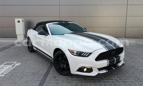 Nunua Ilio tumika Ford Mustang White Gari ndani ya Ezulwini nchini Hhohho Nunua Ilio tumika Ford Mustang White Gari ndani ya Ezulwini nchini Hhohho