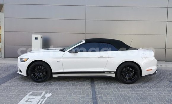 Nunua Ilio tumika Ford Mustang White Gari ndani ya Ezulwini nchini Hhohho Nunua Ilio tumika Ford Mustang White Gari ndani ya Ezulwini nchini Hhohho