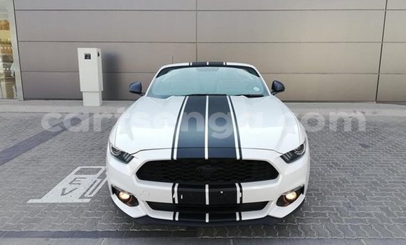 Nunua Ilio tumika Ford Mustang White Gari ndani ya Ezulwini nchini Hhohho Nunua Ilio tumika Ford Mustang White Gari ndani ya Ezulwini nchini Hhohho
