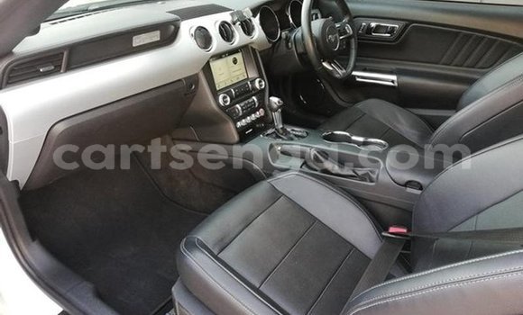 Nunua Ilio tumika Ford Mustang White Gari ndani ya Ezulwini nchini Hhohho Nunua Ilio tumika Ford Mustang White Gari ndani ya Ezulwini nchini Hhohho