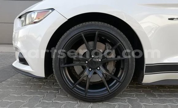 Nunua Ilio tumika Ford Mustang White Gari ndani ya Ezulwini nchini Hhohho Nunua Ilio tumika Ford Mustang White Gari ndani ya Ezulwini nchini Hhohho