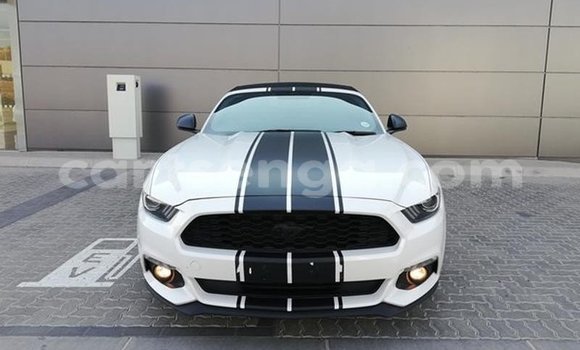 Nunua Ilio tumika Ford Mustang White Gari ndani ya Ezulwini nchini Hhohho Nunua Ilio tumika Ford Mustang White Gari ndani ya Ezulwini nchini Hhohho