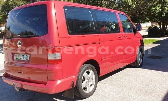 Nunua Ilio tumika Volkswagen Caravelle Red Gari ndani ya Ezulwini nchini Hhohho Nunua Ilio tumika Volkswagen Caravelle Red Gari ndani ya Ezulwini nchini Hhohho