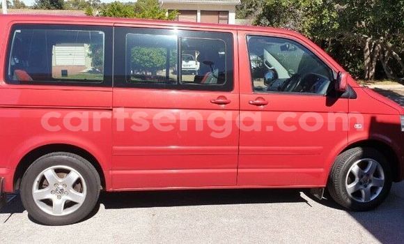 Nunua Ilio tumika Volkswagen Caravelle Red Gari ndani ya Ezulwini nchini Hhohho Nunua Ilio tumika Volkswagen Caravelle Red Gari ndani ya Ezulwini nchini Hhohho