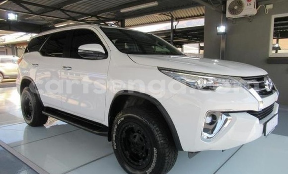 Acheter Occasion Voiture Toyota Fortuner Blanc à Mbabane, Manzini Acheter Occasion Voiture Toyota Fortuner Blanc à Mbabane, Manzini