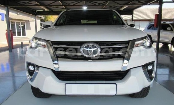 Acheter Occasion Voiture Toyota Fortuner Blanc à Mbabane, Manzini Acheter Occasion Voiture Toyota Fortuner Blanc à Mbabane, Manzini