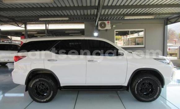 Acheter Occasion Voiture Toyota Fortuner Blanc à Mbabane, Manzini Acheter Occasion Voiture Toyota Fortuner Blanc à Mbabane, Manzini