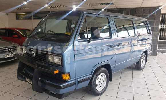 Nunua Ilio tumika Volkswagen Caravelle Blue Gari ndani ya Ezulwini nchini Hhohho Nunua Ilio tumika Volkswagen Caravelle Blue Gari ndani ya Ezulwini nchini Hhohho