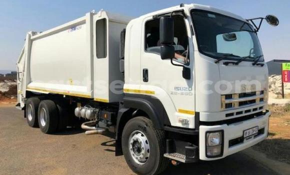Nunua Ilio tumika Isuzu FTR 850 White Lori ndani ya Bulembu nchini Hhohho Nunua Ilio tumika Isuzu FTR 850 White Lori ndani ya Bulembu nchini Hhohho