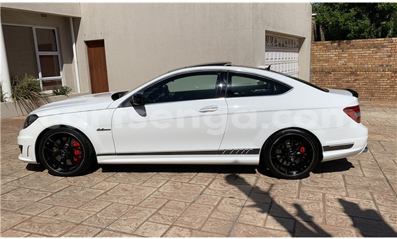 Acheter Occasion Voiture Mercedes‒Benz AMG GLC Blanc à Bhunya, Manzini Acheter Occasion Voiture Mercedes‒Benz AMG GLC Blanc à Bhunya, Manzini