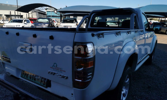 Nunua Ilio tumika Mazda BT-50 White Gari ndani ya Bulembu nchini Hhohho Nunua Ilio tumika Mazda BT-50 White Gari ndani ya Bulembu nchini Hhohho