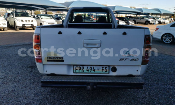 Nunua Ilio tumika Mazda BT-50 White Gari ndani ya Bulembu nchini Hhohho Nunua Ilio tumika Mazda BT-50 White Gari ndani ya Bulembu nchini Hhohho