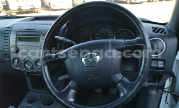 Nunua Ilio tumika Mazda BT-50 White Gari ndani ya Bulembu nchini Hhohho Nunua Ilio tumika Mazda BT-50 White Gari ndani ya Bulembu nchini Hhohho
