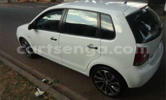 Nunua Ilio tumika Volkswagen Polo White Gari ndani ya Ezulwini nchini Hhohho Nunua Ilio tumika Volkswagen Polo White Gari ndani ya Ezulwini nchini Hhohho