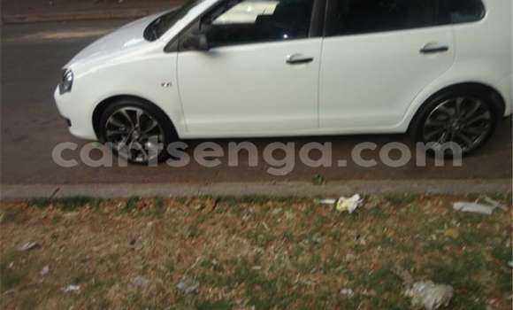 Nunua Ilio tumika Volkswagen Polo White Gari ndani ya Ezulwini nchini Hhohho Nunua Ilio tumika Volkswagen Polo White Gari ndani ya Ezulwini nchini Hhohho