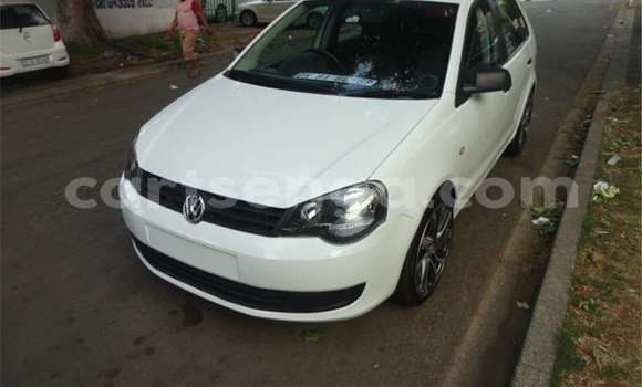 Nunua Ilio tumika Volkswagen Polo White Gari ndani ya Ezulwini nchini Hhohho Nunua Ilio tumika Volkswagen Polo White Gari ndani ya Ezulwini nchini Hhohho