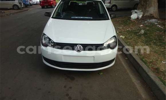 Nunua Ilio tumika Volkswagen Polo White Gari ndani ya Ezulwini nchini Hhohho Nunua Ilio tumika Volkswagen Polo White Gari ndani ya Ezulwini nchini Hhohho