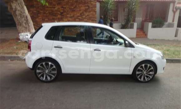 Nunua Ilio tumika Volkswagen Polo White Gari ndani ya Ezulwini nchini Hhohho Nunua Ilio tumika Volkswagen Polo White Gari ndani ya Ezulwini nchini Hhohho