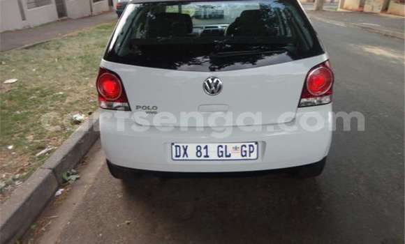Nunua Ilio tumika Volkswagen Polo White Gari ndani ya Ezulwini nchini Hhohho Nunua Ilio tumika Volkswagen Polo White Gari ndani ya Ezulwini nchini Hhohho
