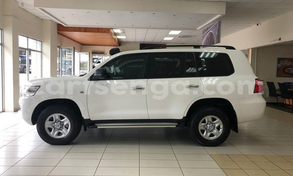 Nunua Ilio tumika Toyota Land Cruiser Prado White Gari ndani ya Bhunya nchini Manzini Nunua Ilio tumika Toyota Land Cruiser Prado White Gari ndani ya Bhunya nchini Manzini