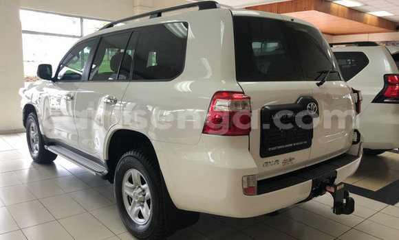 Nunua Ilio tumika Toyota Land Cruiser Prado White Gari ndani ya Bhunya nchini Manzini Nunua Ilio tumika Toyota Land Cruiser Prado White Gari ndani ya Bhunya nchini Manzini