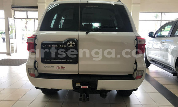 Nunua Ilio tumika Toyota Land Cruiser Prado White Gari ndani ya Bhunya nchini Manzini Nunua Ilio tumika Toyota Land Cruiser Prado White Gari ndani ya Bhunya nchini Manzini