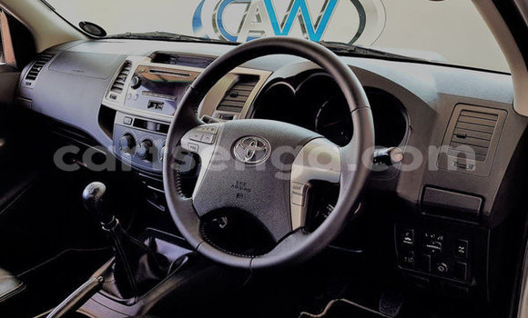 Nunua Ilio tumika Toyota Hilux Silver Gari ndani ya Bulembu nchini Hhohho Nunua Ilio tumika Toyota Hilux Silver Gari ndani ya Bulembu nchini Hhohho