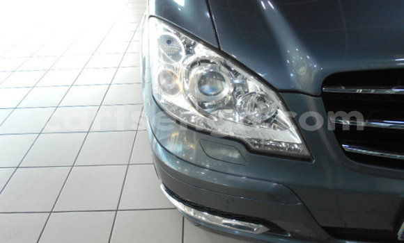 Nunua Ilio tumika Mercedes‒Benz Viano Blue Gari ndani ya Bulembu nchini Hhohho Nunua Ilio tumika Mercedes‒Benz Viano Blue Gari ndani ya Bulembu nchini Hhohho